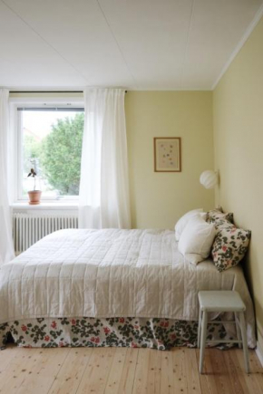 Lägenhet med trädgård nära stad och hav in Varberg